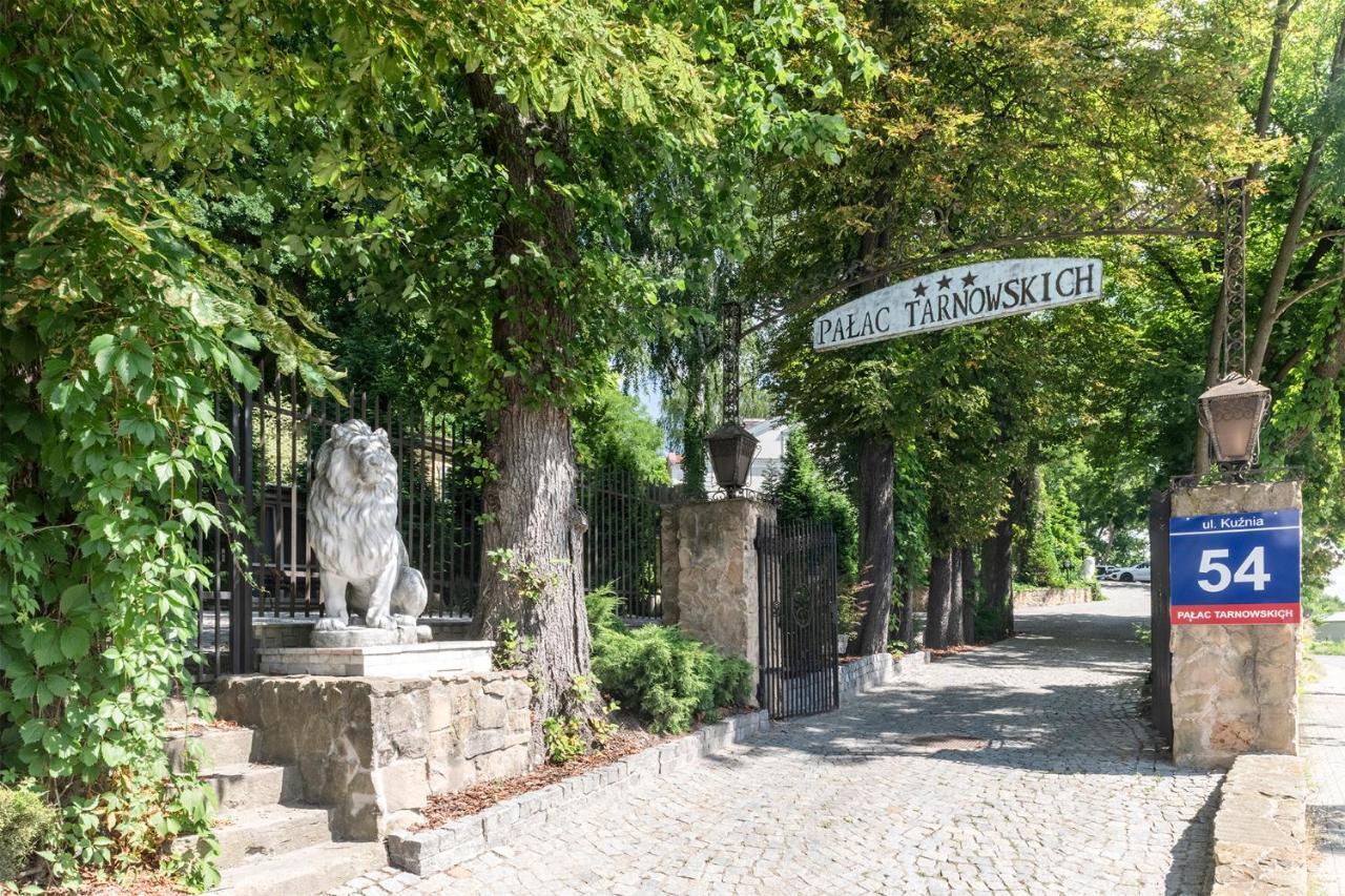 Palac Tarnowskich Hotel & Restauracja & Spa Ostrowiec Świętokrzyski Esterno foto