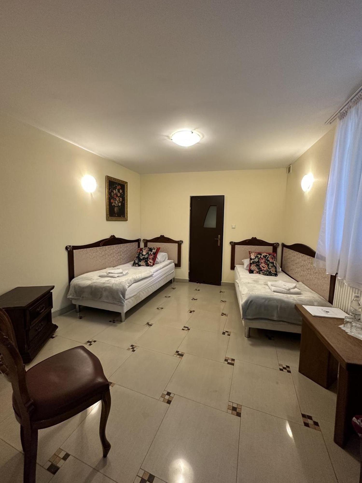 Palac Tarnowskich Hotel & Restauracja & Spa Ostrowiec Świętokrzyski Esterno foto
