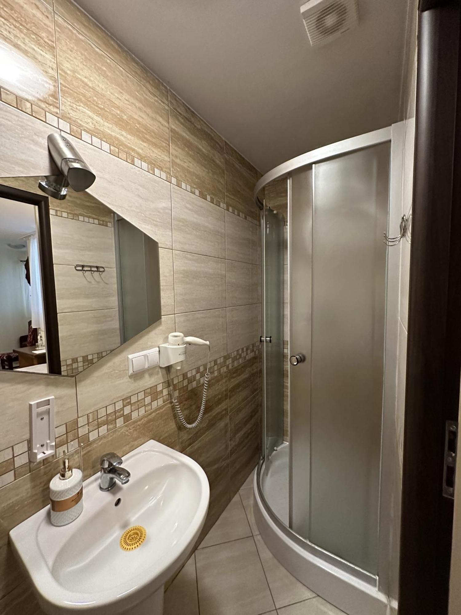 Palac Tarnowskich Hotel & Restauracja & Spa Ostrowiec Świętokrzyski Esterno foto