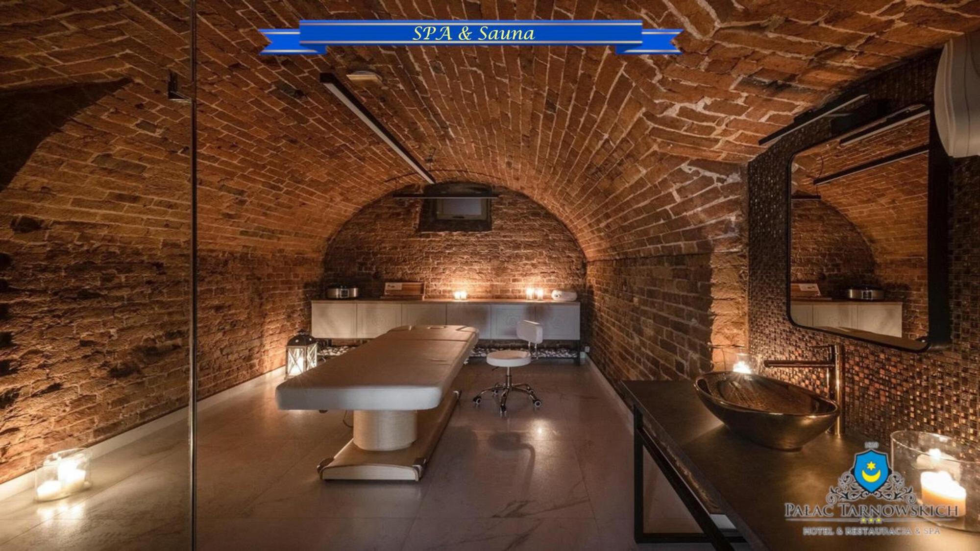 Palac Tarnowskich Hotel & Restauracja & Spa Ostrowiec Świętokrzyski Esterno foto